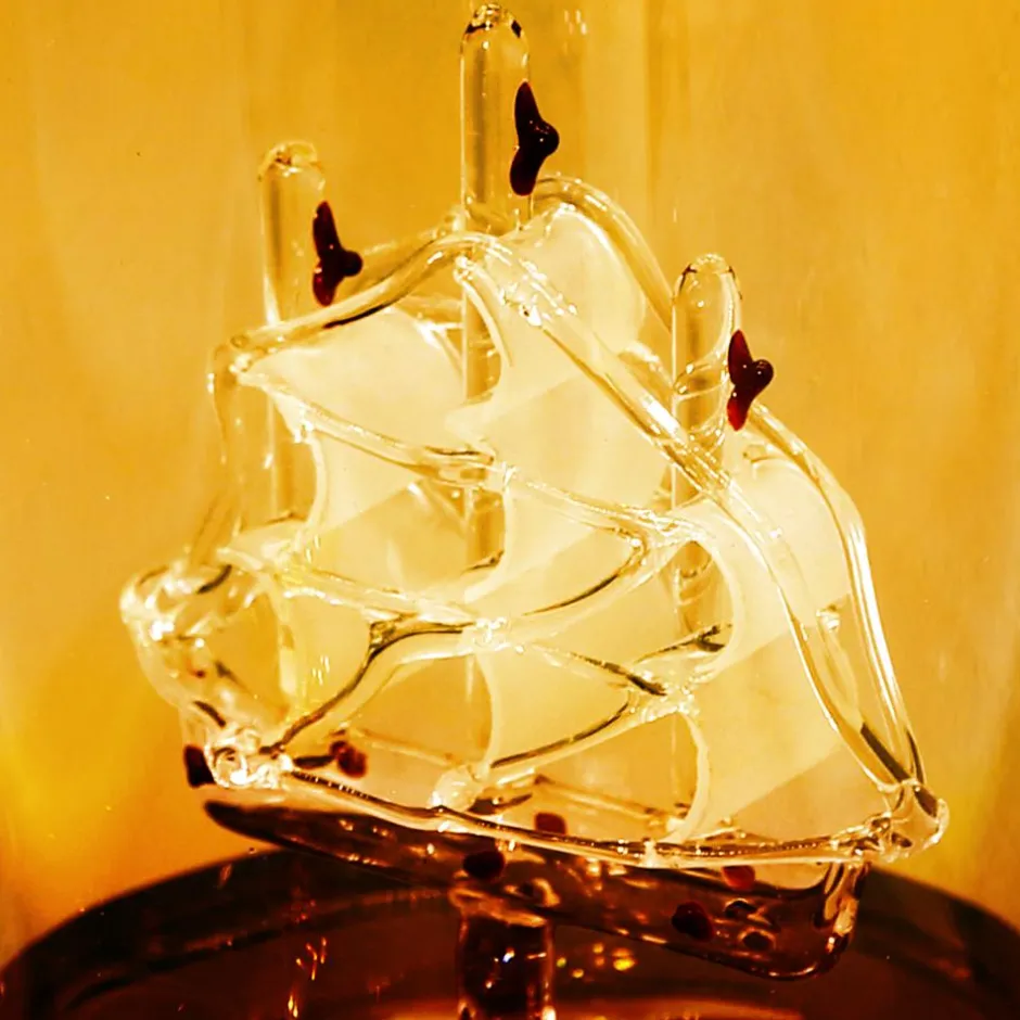 Glass Whiskey Decanter Set - Enhances Flavor - 780ml Clear Glass<NutriChef Clearance
