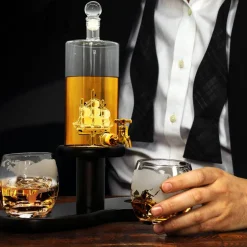 Glass Whiskey Decanter Set - Enhances Flavor - 780ml Clear Glass<NutriChef Clearance